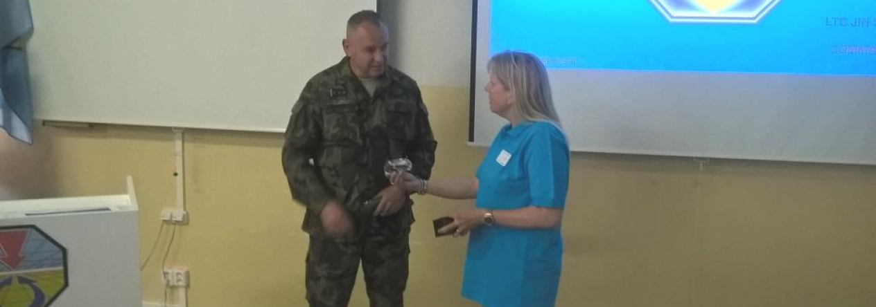 predsedkyne_konference_dekuje_veteli_akademie_za_uvodni_slova.jpg